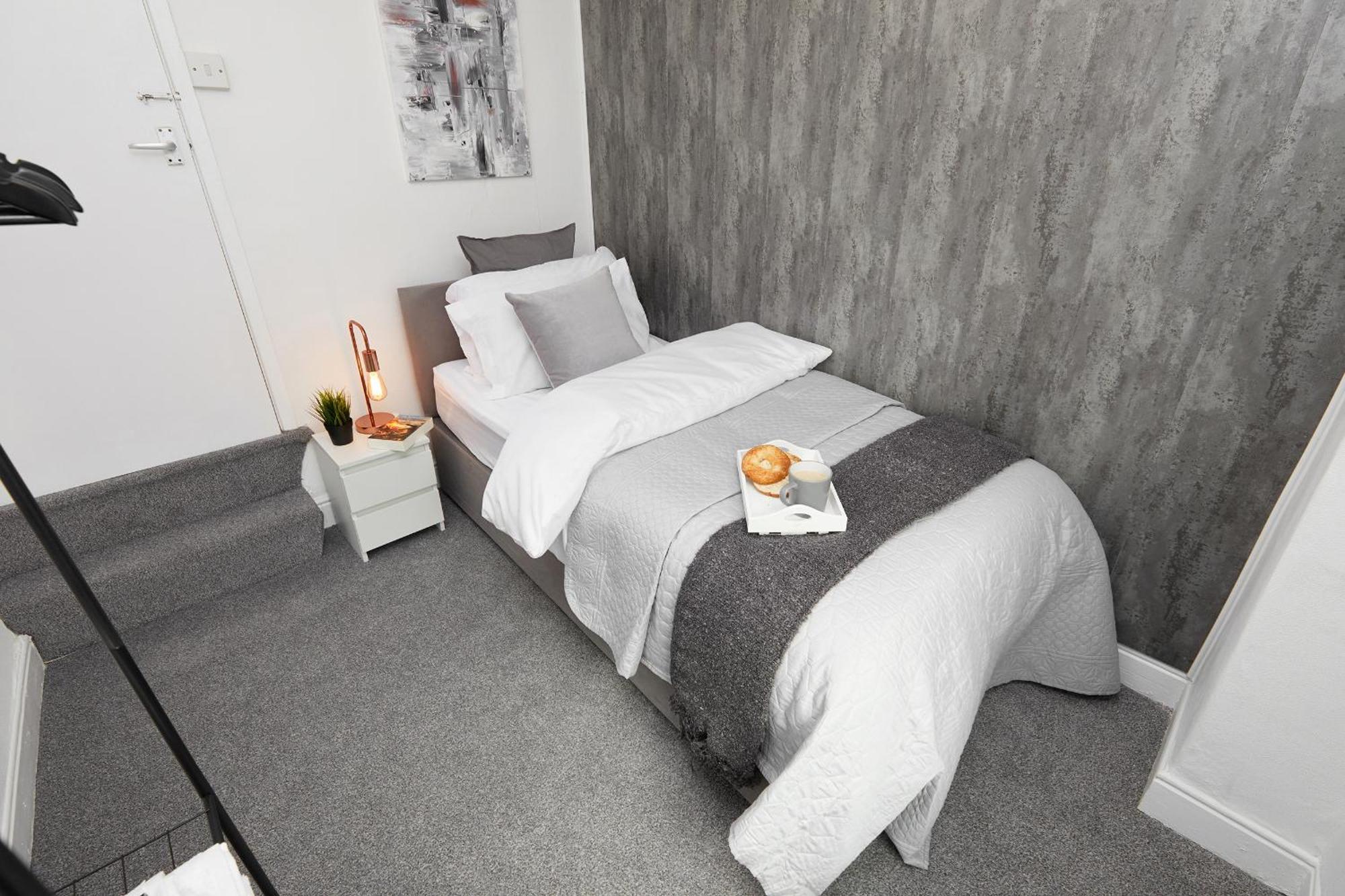 Your Sheffield Stays - Spacious 5 Bedroom House Номер фото